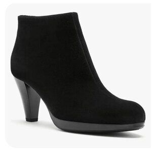 La Canadienne Women’s Oliver Waterproof Suede Booties – Size 9M Black